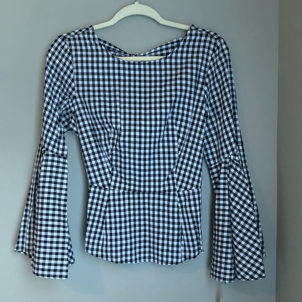 Nanette Lenore Black&white bell sleeved fitted top